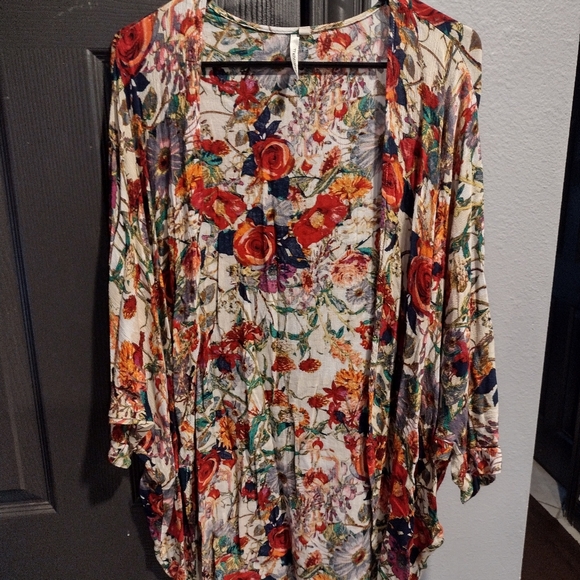 Like New Floral kimono - Picture 1 of 10